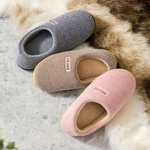 【竖格包根毛绒保暖鞋183】✅  耐磨防滑老北京棉鞋、毛毛很软很舒服✅  一脚蹬穿脱比较方便，适合中老年人  鞋面不臃肿、底很厚实防滑✅  36-45码 可选 ！  男女款! 商品图1