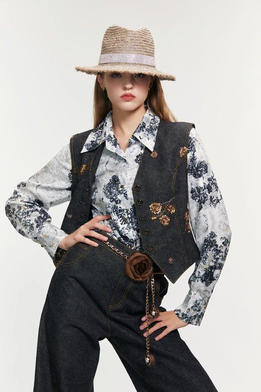 SAFICOO  时尚休闲 部落风重工法绣牛仔马甲 商品图2