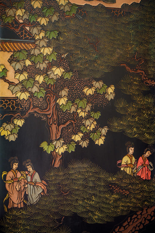 【已售】独角鹿西洋古董20世纪中国出品官邸人物与奇石花鸟主题黑漆地款彩双面八曲屏风 商品图12