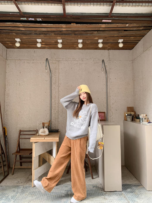 <曾小咸推荐>现货秒杀 ！微信超特价！小雏菊印花毛衣 日常209.99 立减120 秒杀89.99！！ 灯芯绒直筒休闲裤  秒杀99.99！！ 商品图5