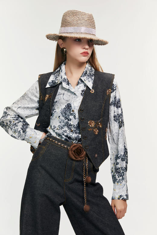 SAFICOO  时尚休闲 部落风重工法绣牛仔马甲 商品图1