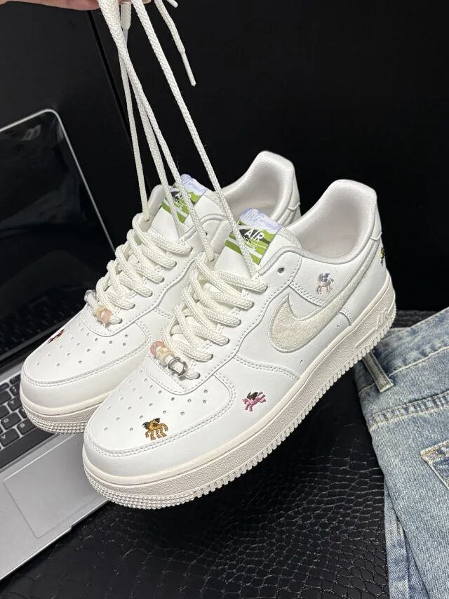 钩子AF1马年限定脱缰系列飞马祥云刺绣Air气垫新年开运战靴