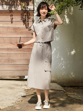 轻奢高级感浅灰色工装套装女 抽绳短款翻领衬衫 + 大口袋 A 字半身裙 小个子通勤气质两件套