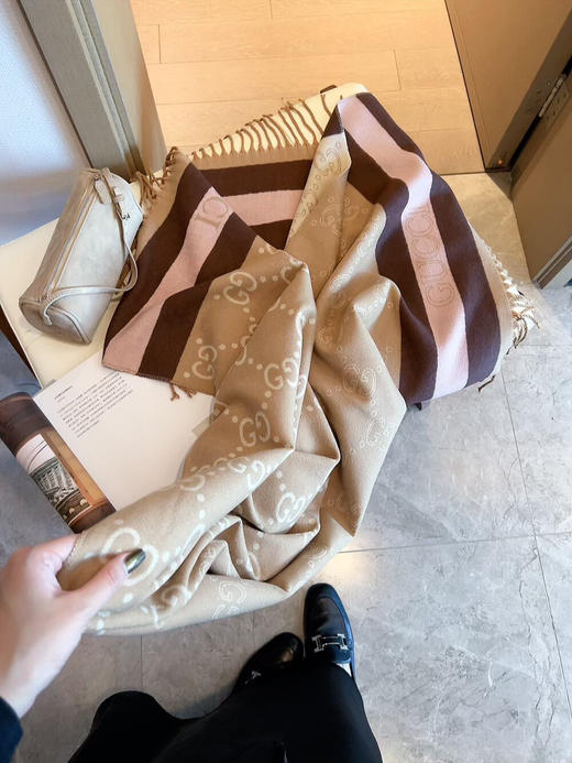 秋冬特惠💰150 古驰围巾 GG提花logo的设计使这款围巾呈现出了非凡的气质 商品图2