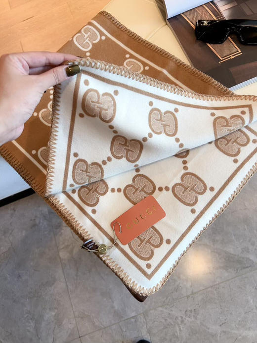 秋冬特惠💰150 古驰围巾 装饰超大造型设计GG图案 商品图3