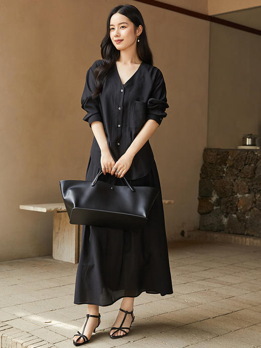 极简通勤黑色 V 领抽绳衬衫 + 高腰大摆半身裙 夏季薄款透气宽松显瘦套装 商品图0