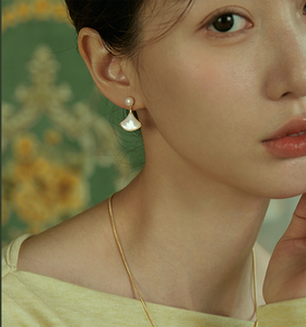 Oflye潮流饰品  淡水珍珠法式简约精致扇形贝壳银针耳钉新款耳环女秋冬甜美珍珠耳饰