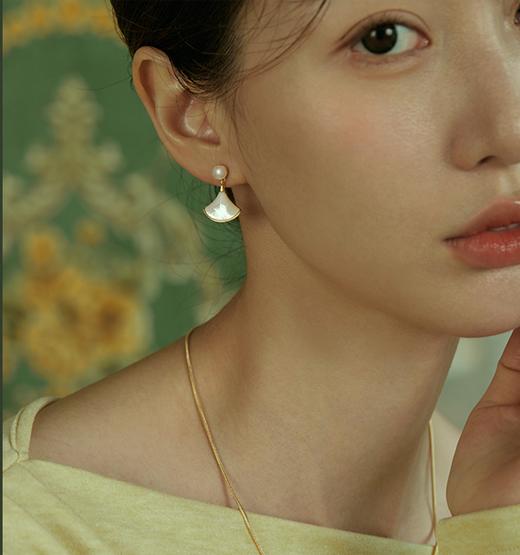 Oflye潮流饰品  淡水珍珠法式简约精致扇形贝壳银针耳钉新款耳环女秋冬甜美珍珠耳饰 商品图0