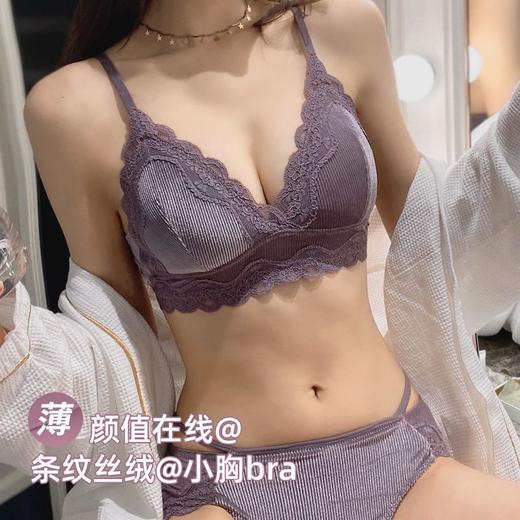【颜值在线❗️丝绒蕾丝内衣套装】一件聚拢有型的红装，性感风情美腻后背，无钢圈0束缚敲舒适，INS时髦应季3色可选，丝绒蕾丝无钢圈小胸聚拢法式三角杯薄款文胸QQ 商品图1