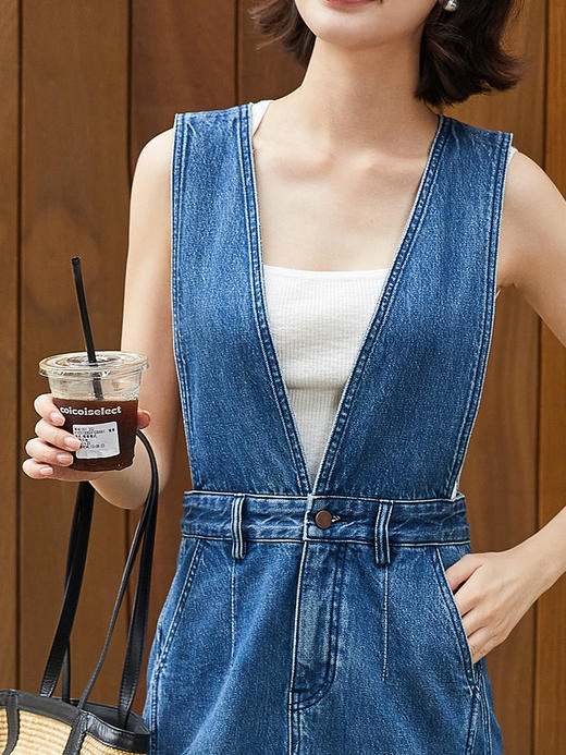 极简通勤米白色 U 领宽肩带针织背心 坑条肌理 夏季修身显瘦内搭打底衫 商品图0