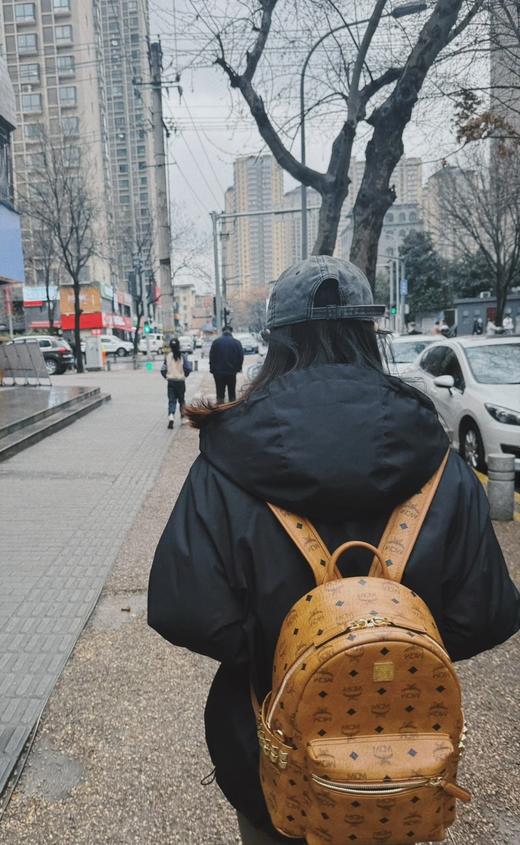 代工厂特价MCM双肩包 商品图1