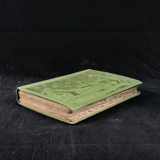 1895年 劳伦斯·豪斯曼《欢乐屋》 豪斯曼兄妹配多幅插图 漆布精装32开 商品图1