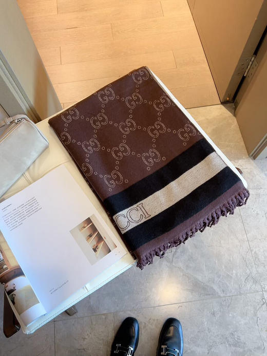 秋冬特惠💰150 古驰围巾 GG提花logo的设计使这款围巾呈现出了非凡的气质 商品图2