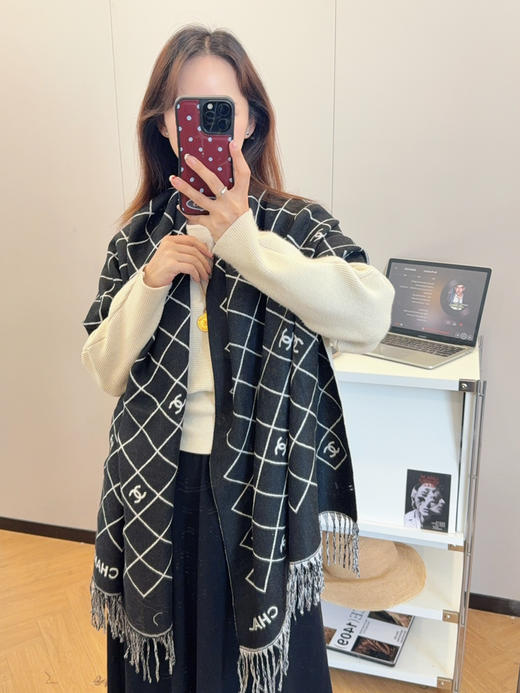 秋冬特惠💰150 香奈儿围巾 上新！秋冬男女同款，高端羊绒针织围巾 商品图0