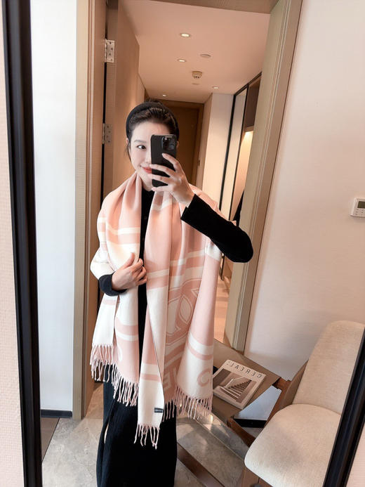 秋冬特惠💰150 香奈儿围巾 女神及日常都非常好搭配的款 商品图0