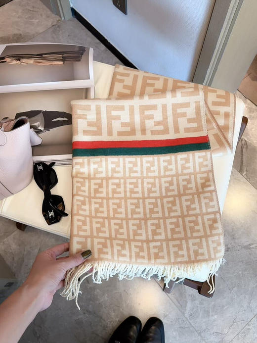 秋冬特惠💰150 芬迪新款围巾，超温柔洋气的双面设计！ 商品图3