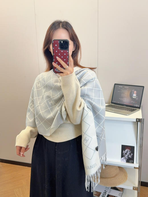 秋冬特惠💰150 香奈儿围巾 上新！秋冬男女同款，高端羊绒针织围巾 商品图1