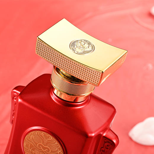 兰陵 红王礼盒  42度浓香型白酒 500mL*2内置一个分酒器四个小酒杯 商品图1