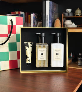 祖马*龙沐浴洗护套盒三件套礼盒1.10