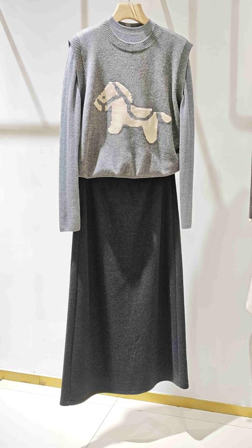 588825后开叉筒裙 商品图1