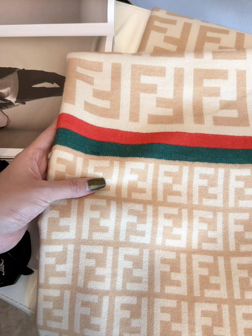 秋冬特惠💰150 芬迪新款围巾，超温柔洋气的双面设计！ 商品图2