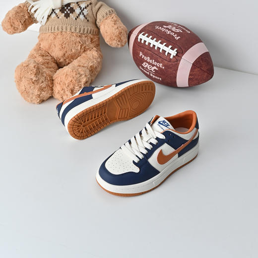 经典鲨2026年春专柜新款时尚拼色系带平底透气休闲鞋板鞋女KW387-617011 商品图3