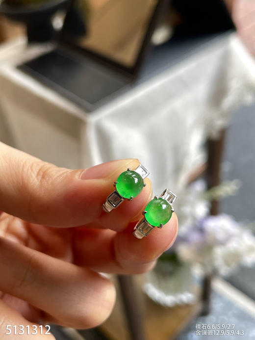 5131312，蛋面耳钉。具体价格微信咨询 商品图1