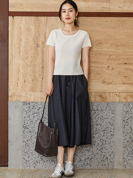 酒红色坑条针织短袖 T 恤女 夏季修身显瘦圆领薄款百搭弹力打底上衣 商品图1