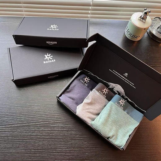 出亚马逊订单！亚马逊售价89欧！高档礼盒装正品凯乐石男士内裤。
尺码L-4XL。
实拍。一盒3条装
颜色，蓝灰色，绿色，浅灰色
贴身衣物开封无质量问题不退换 商品图7