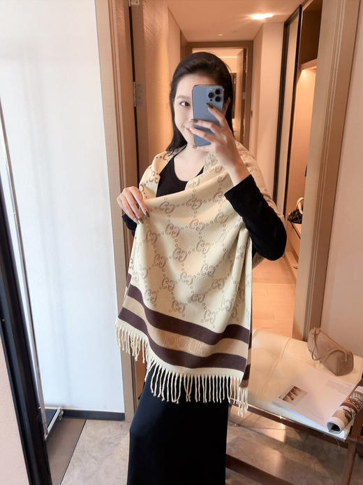 秋冬特惠💰150 古驰围巾 GG提花logo的设计使这款围巾呈现出了非凡的气质 商品图2