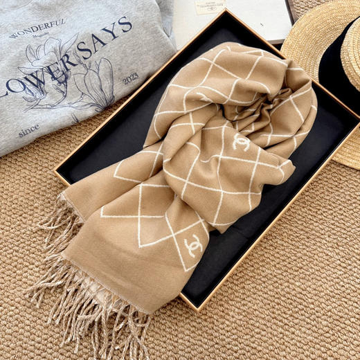 秋冬特惠💰150 香奈儿围巾 上新！秋冬男女同款，高端羊绒针织围巾 商品图2