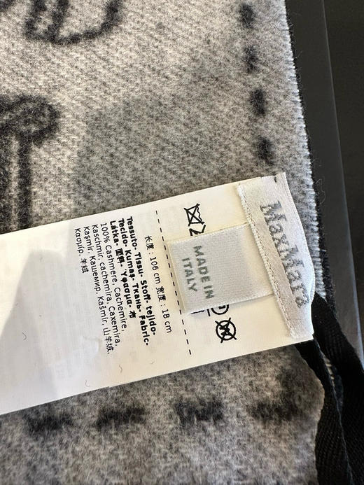 国内现货MaxMara双面羊绒围巾950元配购物袋 商品图1