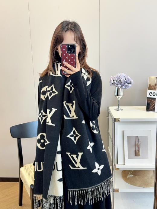 秋冬特惠💰150 LV围巾 上新！秋冬男女同款，高端羊绒针织围巾！ 商品图0