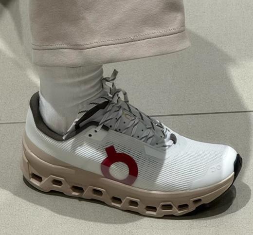 马年限定on跑鞋    地磅休闲跑步鞋   舒适防滑耐磨 厚底休闲鞋 情侣款运动鞋 商品图0