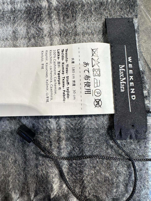 国内现货MaxMara黑灰格子羊绒围巾1300元配购物袋 商品图3