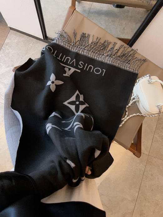 秋冬特惠💰150 LV围巾 羊绒混纺 气质这块绝对大黑莫属 商品图2