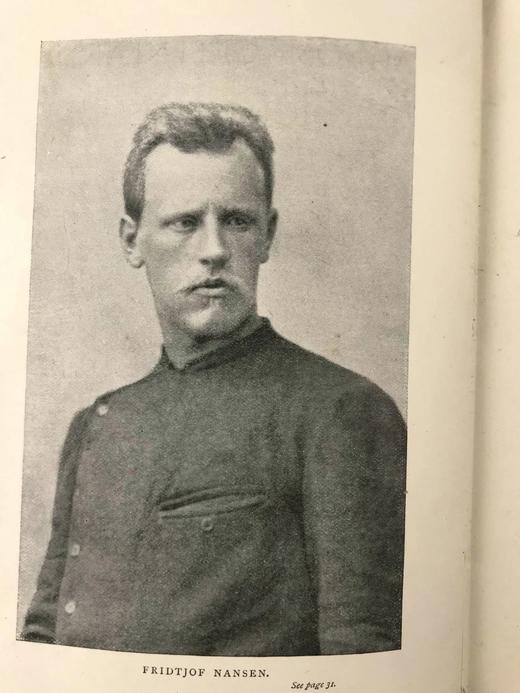 1899年 穿越格陵兰岛的冰原 12幅插图 漆布精装32开 商品图2