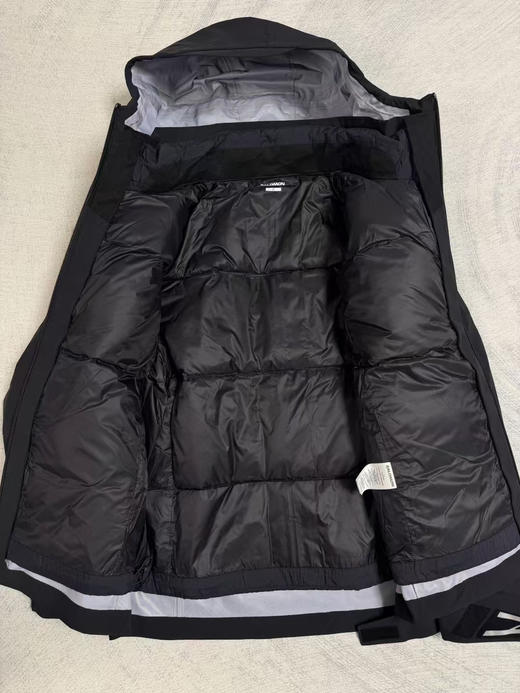 原单正品萨洛蒙，三合一，鹅绒羽绒服，全压胶。
越南产。尺码黑色S-XXL 灰色M L XXL
原价3000➕ 商品图1