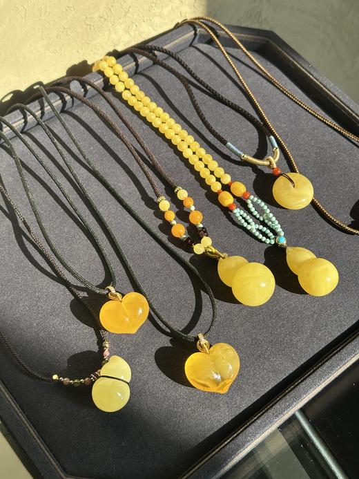 时光的礼物——高品质原创能&L亮 珠宝蜜蜡专场！天燃蜜蜡高货闭眼入，正源俄料、乌料｜白花蜜、金绞蜜、鸡油红一网打尽！亿万年凝华，戴在身上就是和好云打交道～ 商品图2