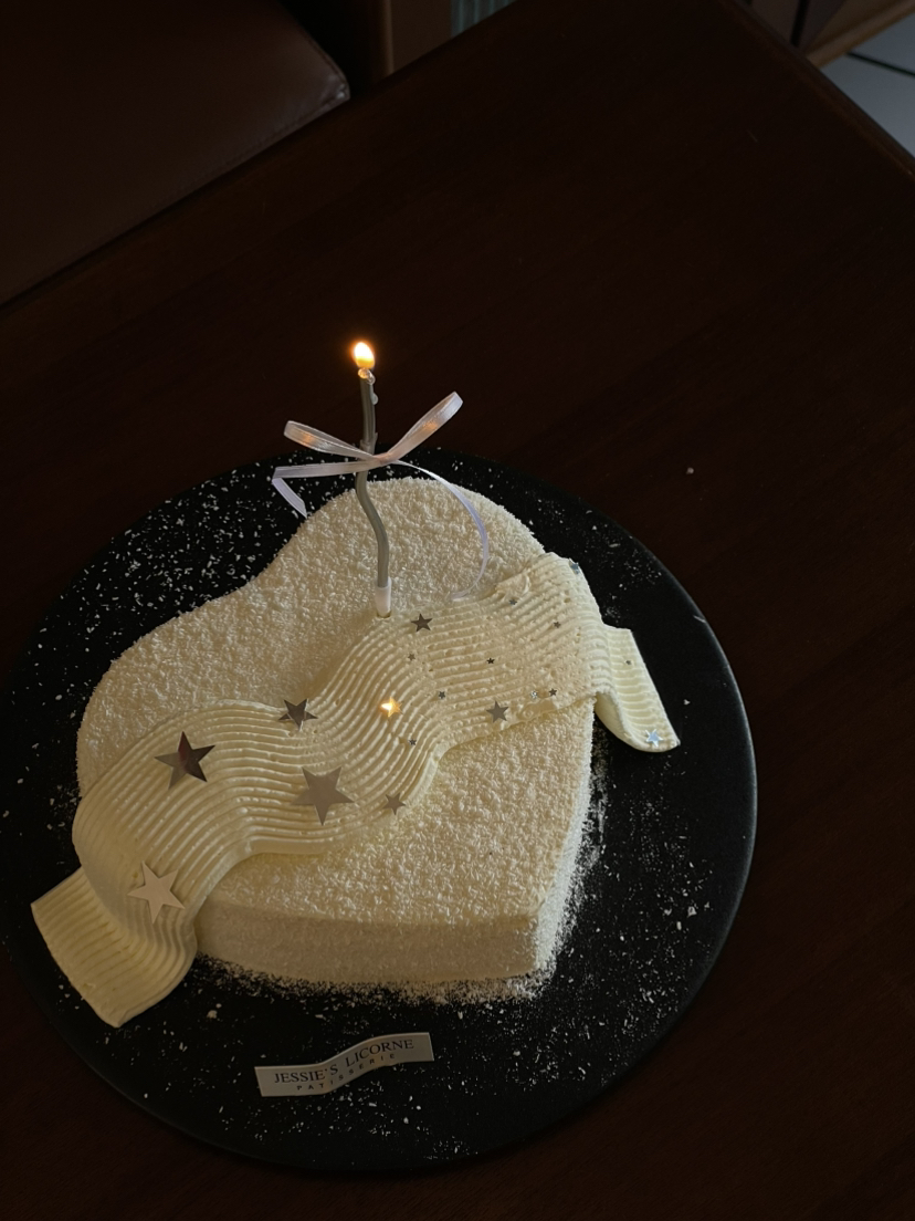 白色情人节《心流》（星星装饰不可食用！完全去掉后再吃蛋糕）