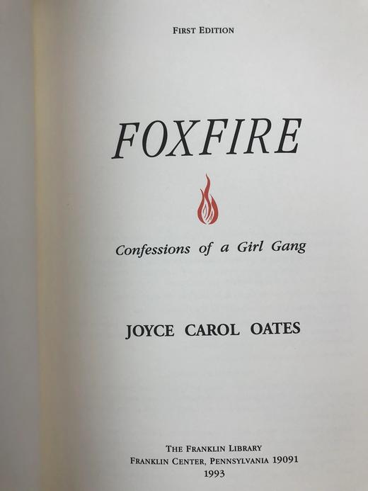 签名首版！乔伊斯・卡罗尔・欧茨《狐火：少女帮派的自白》 富兰克林图书馆豪华皮装本 商品图3