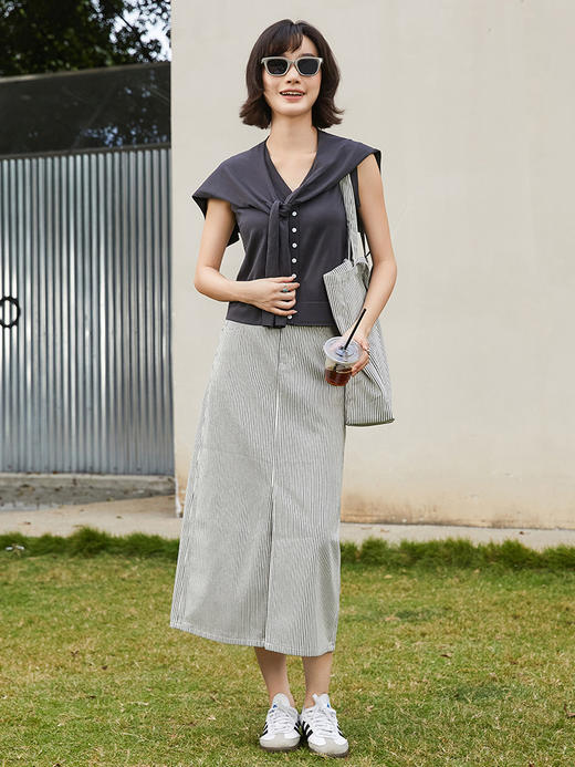 松弛感拉满！深灰色 V 领单排扣海军领系带针织马甲 夏季宽松显瘦通勤叠穿背心 商品图3