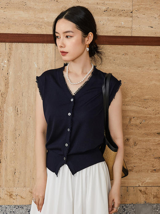 夏季新款深色针织马甲 毛边 V 领无袖透气显瘦单排扣外穿上衣 商品图0