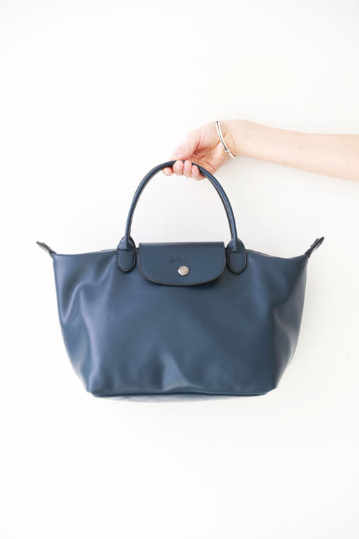 怎么背都好看，是饺子包哇。小标设计金属五金法式单肩包E011068 商品图10