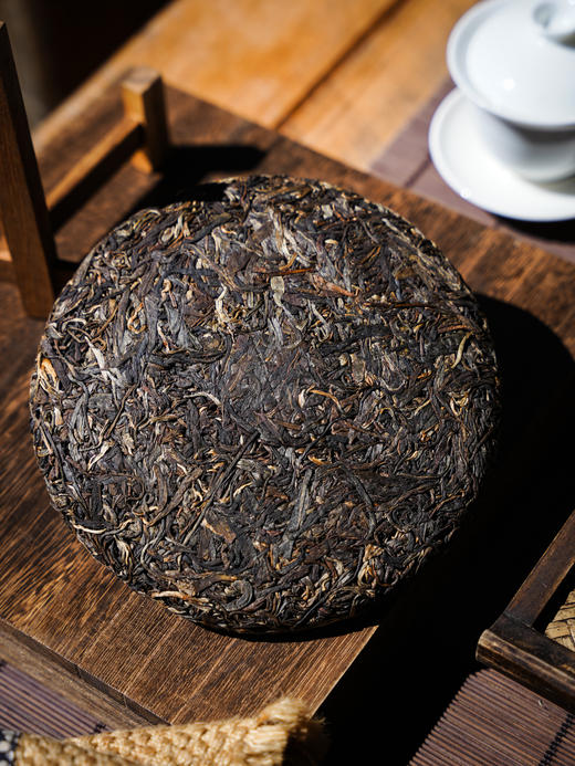 【龙过河单株】2022年倚邦·龙过河单株,涅槃重生的百年贡茶古茶山佳品,357克/饼 商品图2