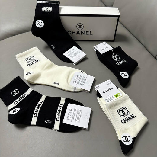 秋冬特惠💰130 香奈儿袜子 香奶奶家新品女款中筒袜子【一盒五双】纯棉材质，柔软舒适透气 商品图6