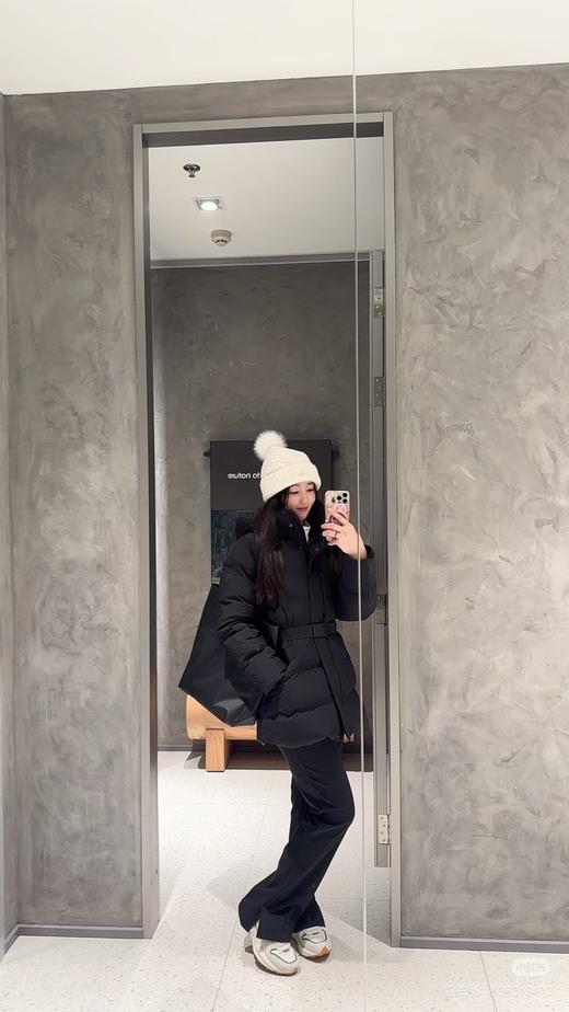 一店d 𝐤𝐨𝐥𝐨𝐧中长款小蛮腰羽绒服
𝟐𝟓新品❗️刚刚发售没多久就火得一塌糊涂 商品图9