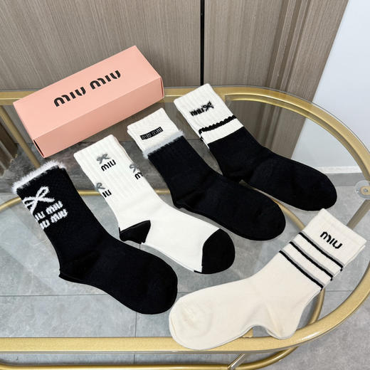 秋冬特惠💰140 缪缪袜子【一盒四双】缪缪高品质超级爆款网红羊绒高筒袜子 商品图2
