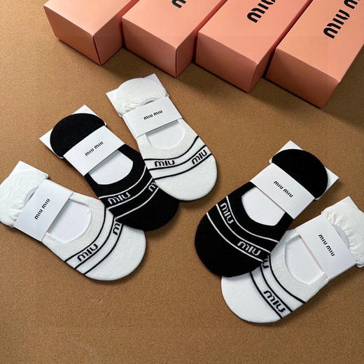 秋冬特惠💰130 缪缪袜子 新品女款隐形袜子【一盒五双】提花经典字母标志 商品图7