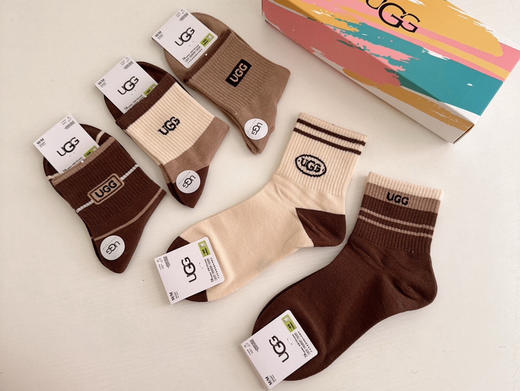 秋冬特惠💰130 UGG袜子 新品女款中筒袜子【一盒五双】纯棉材质，柔软舒适透气 商品图3